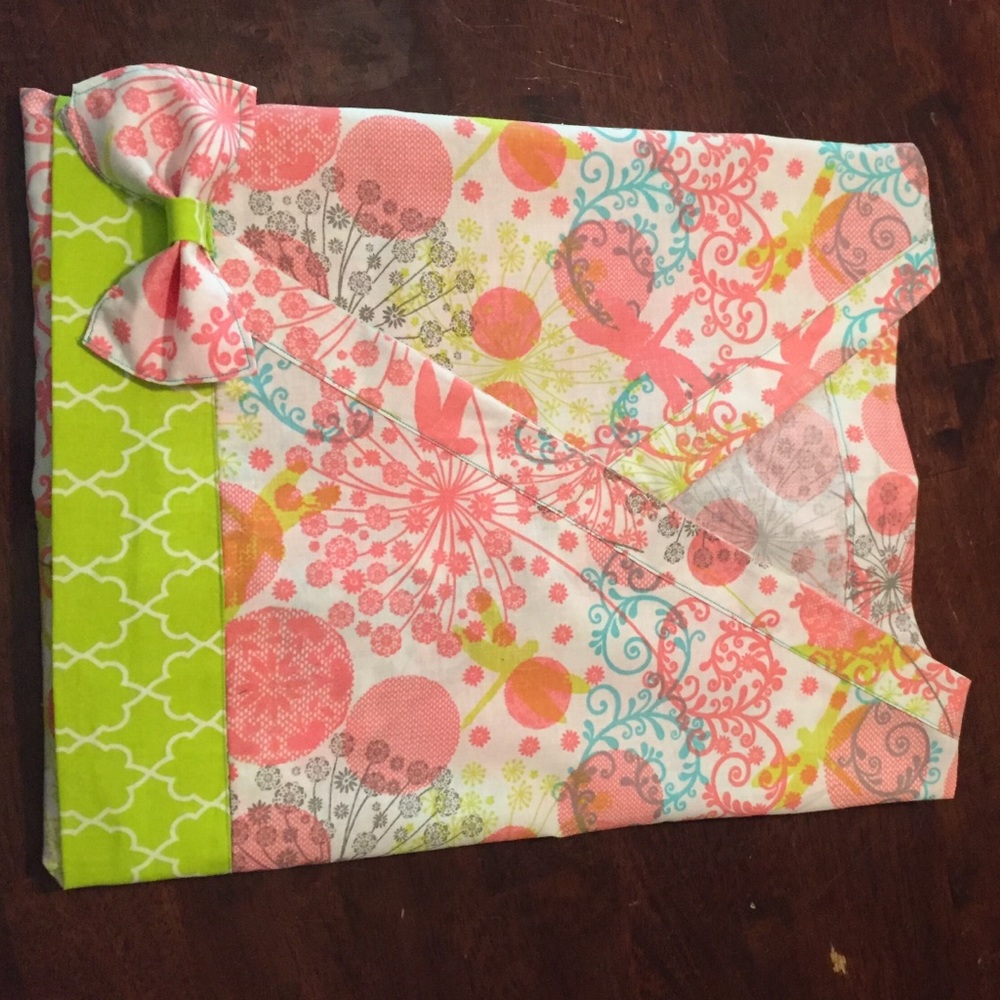 COPY - scrub top